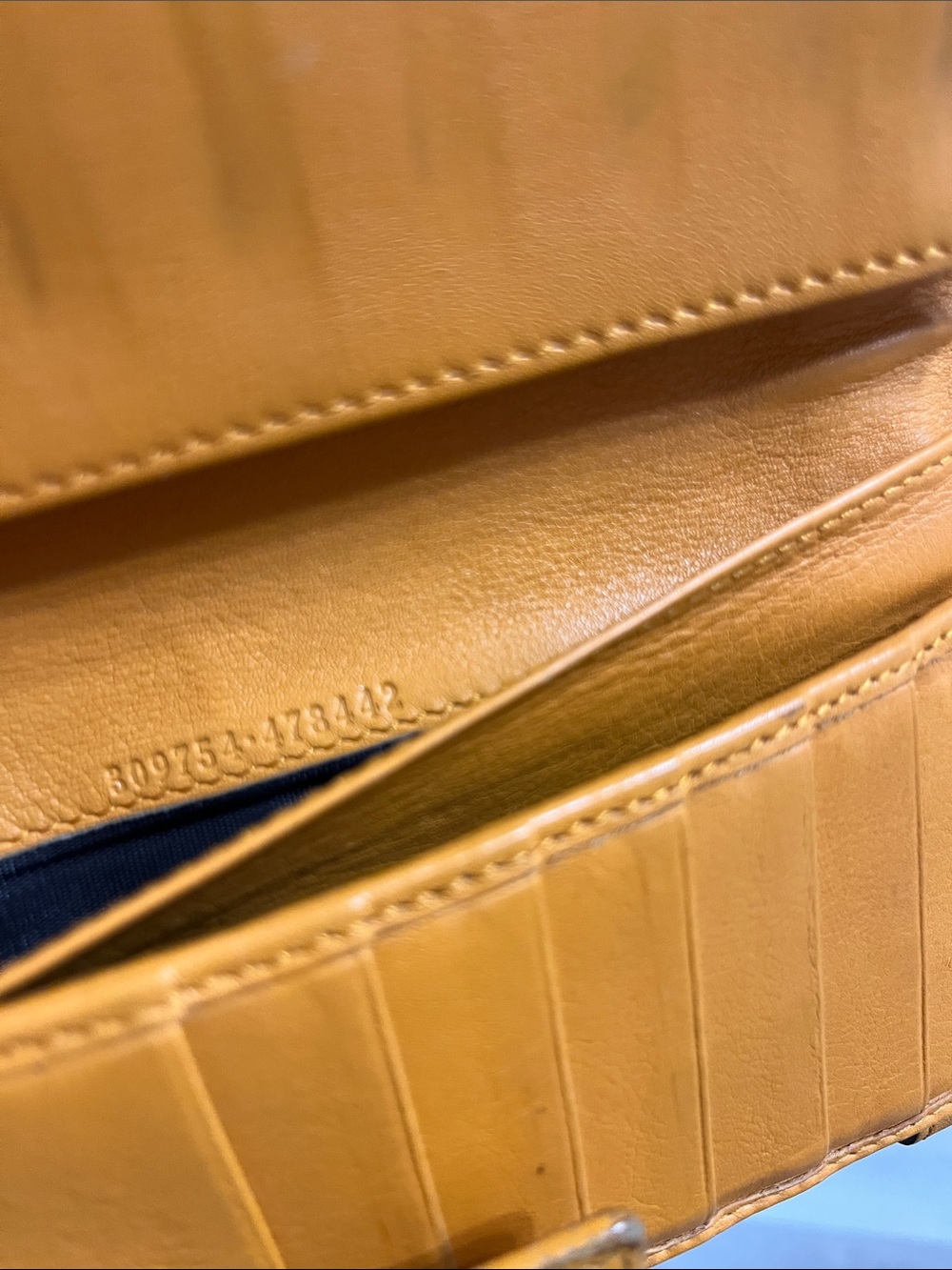 Gucci Orange Embossed GG Leather Wallet with Gold D-Ring - Picture 11 of 11